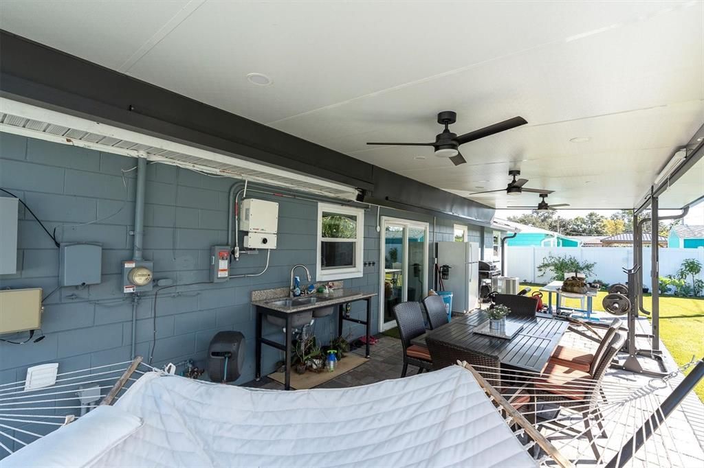 Active With Contract: $360,000 (3 beds, 1 baths, 940 Square Feet)