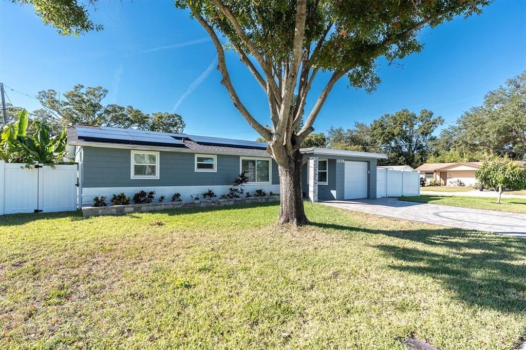 Active With Contract: $360,000 (3 beds, 1 baths, 940 Square Feet)