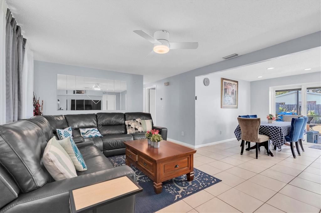 Active With Contract: $360,000 (3 beds, 1 baths, 940 Square Feet)