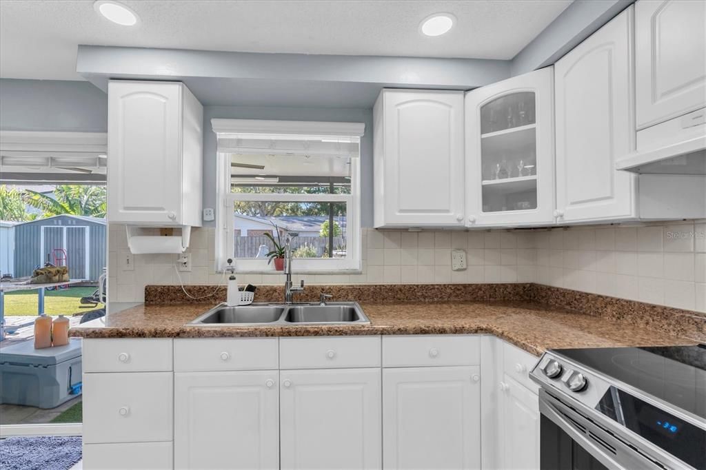 Active With Contract: $360,000 (3 beds, 1 baths, 940 Square Feet)