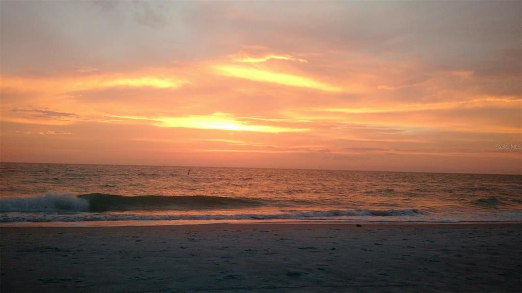 На продажу: $449,900 (2 спален, 2 ванн, 1300 Квадратных фут)