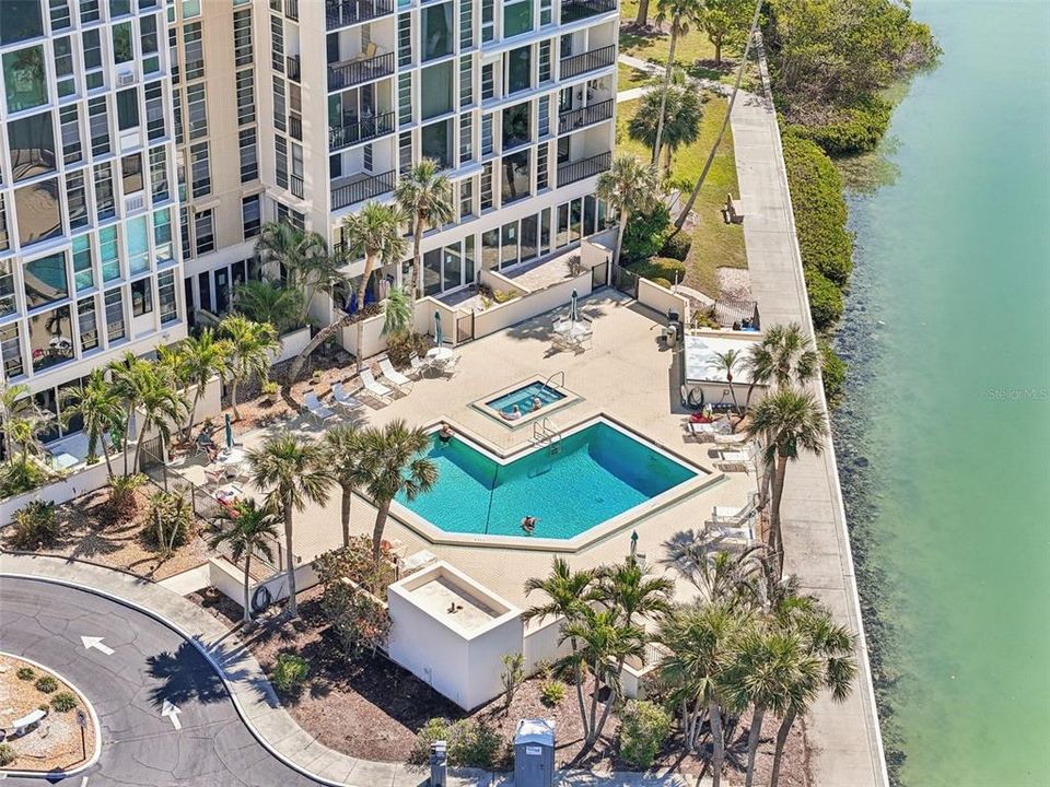 На продажу: $449,900 (2 спален, 2 ванн, 1300 Квадратных фут)