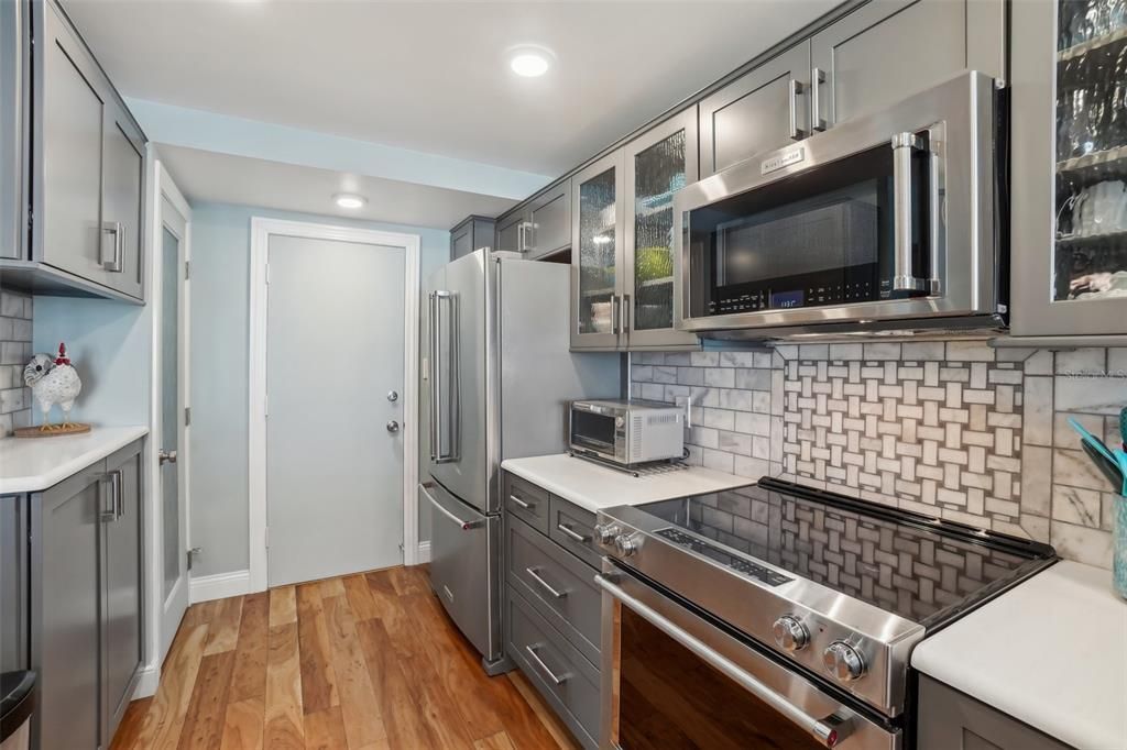 На продажу: $449,900 (2 спален, 2 ванн, 1300 Квадратных фут)