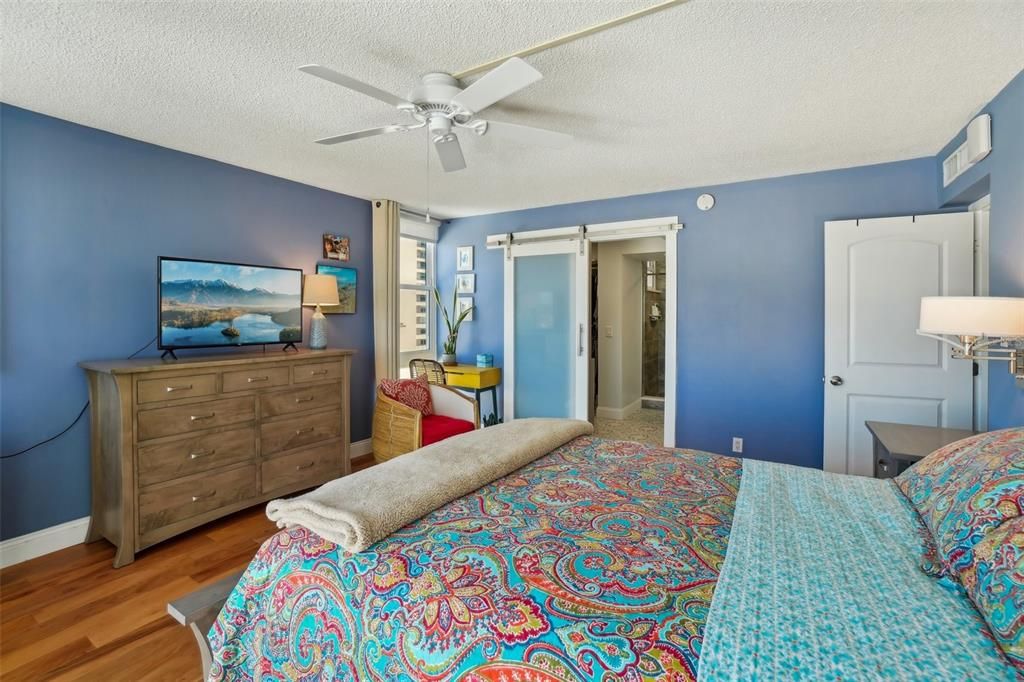 На продажу: $449,900 (2 спален, 2 ванн, 1300 Квадратных фут)