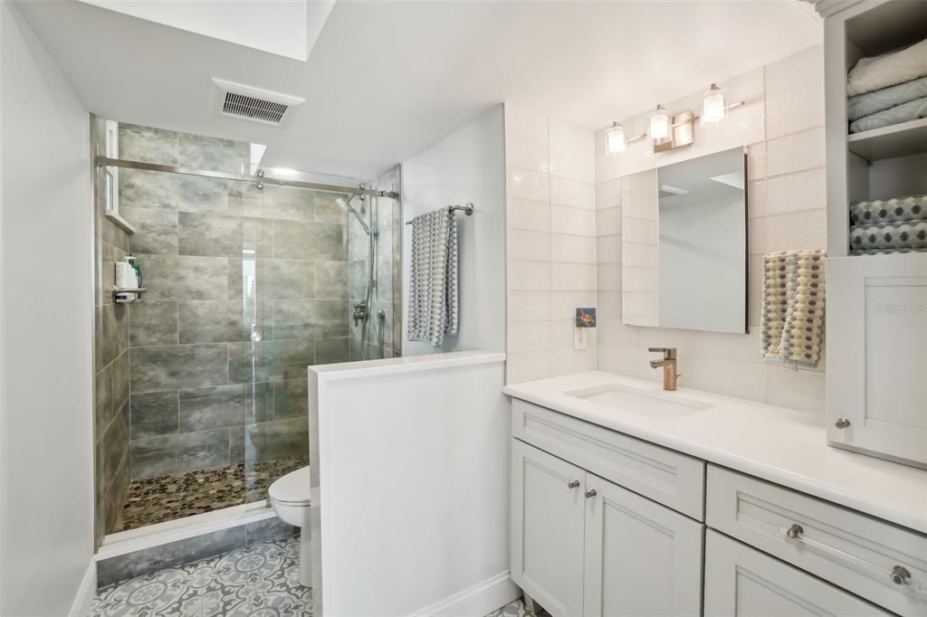 На продажу: $449,900 (2 спален, 2 ванн, 1300 Квадратных фут)