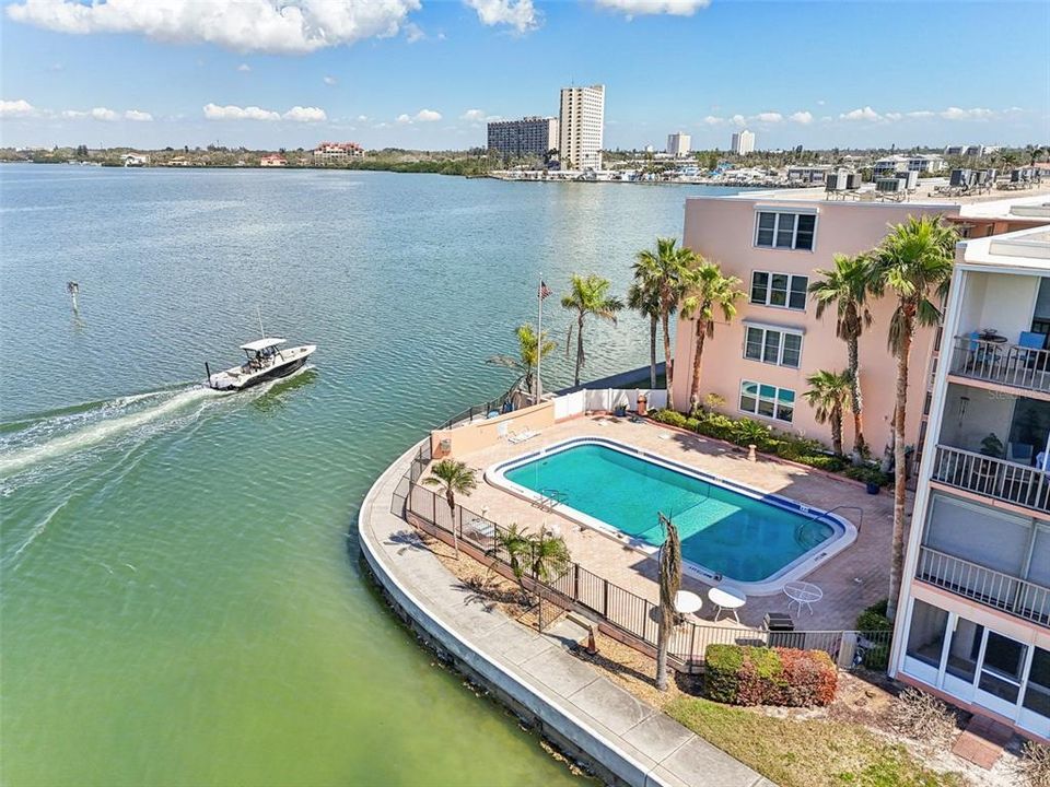 На продажу: $449,900 (2 спален, 2 ванн, 1300 Квадратных фут)