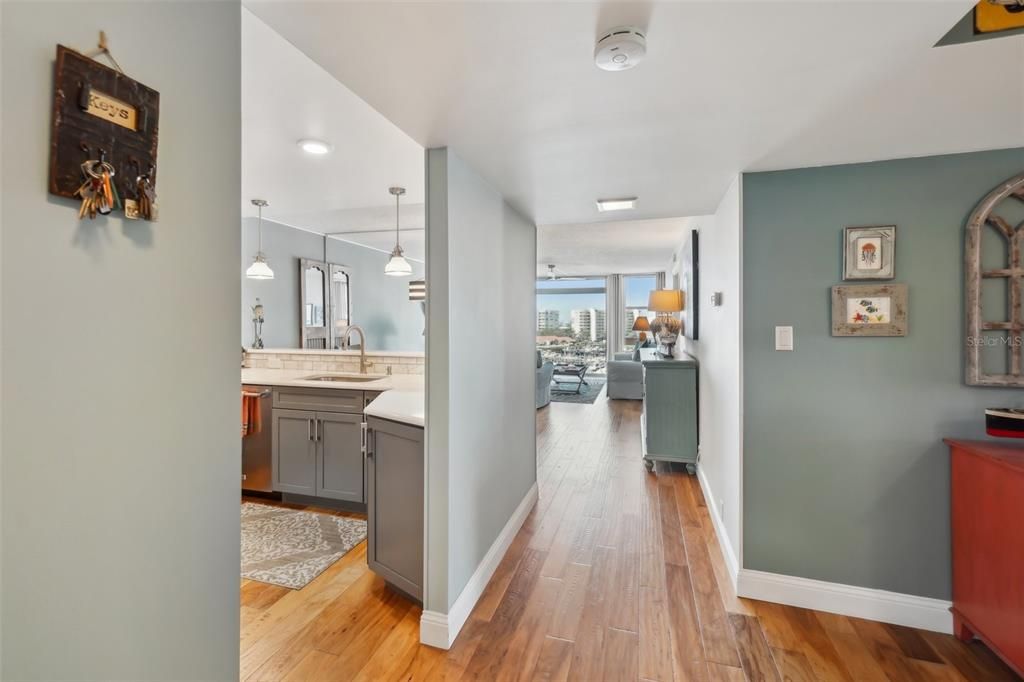 На продажу: $449,900 (2 спален, 2 ванн, 1300 Квадратных фут)