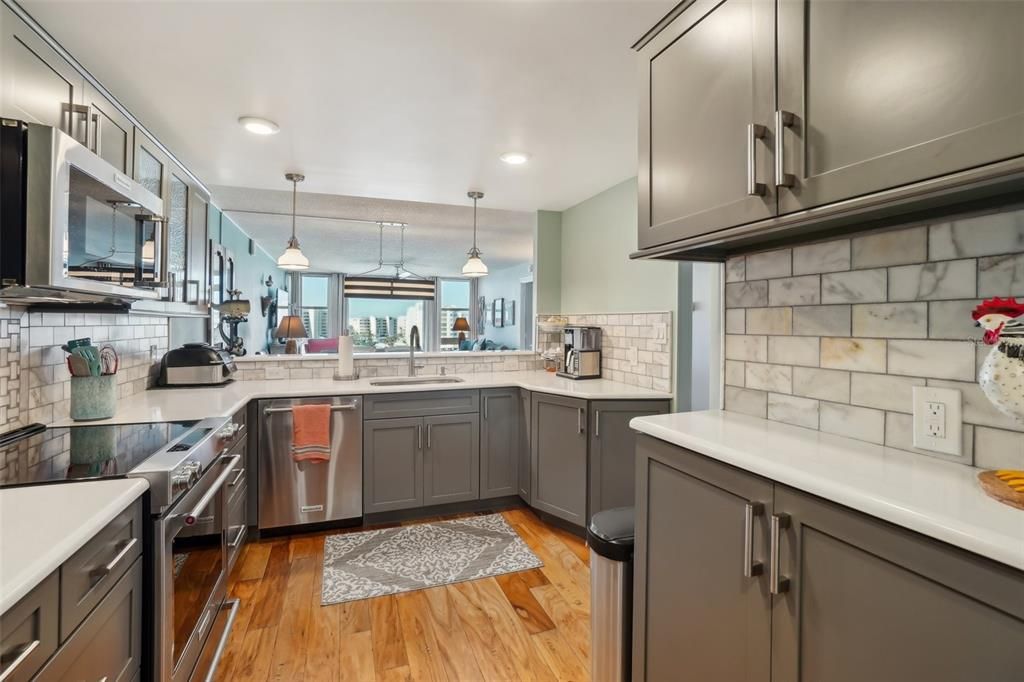 На продажу: $449,900 (2 спален, 2 ванн, 1300 Квадратных фут)