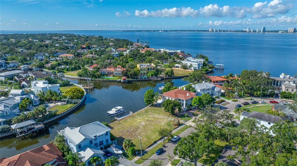 En Venta: $3,500,000 (0.19 acres)