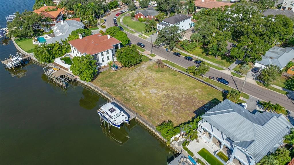 En Venta: $3,500,000 (0.19 acres)