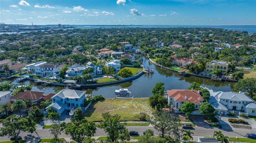 En Venta: $3,500,000 (0.19 acres)