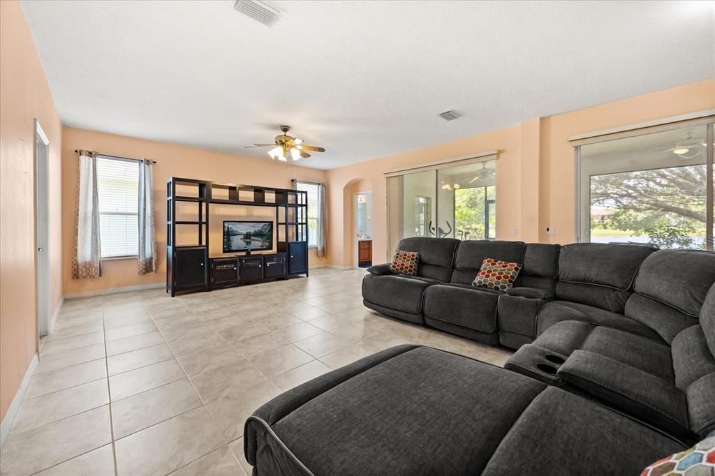 En Venta: $499,900 (5 camas, 4 baños, 3425 Pies cuadrados)