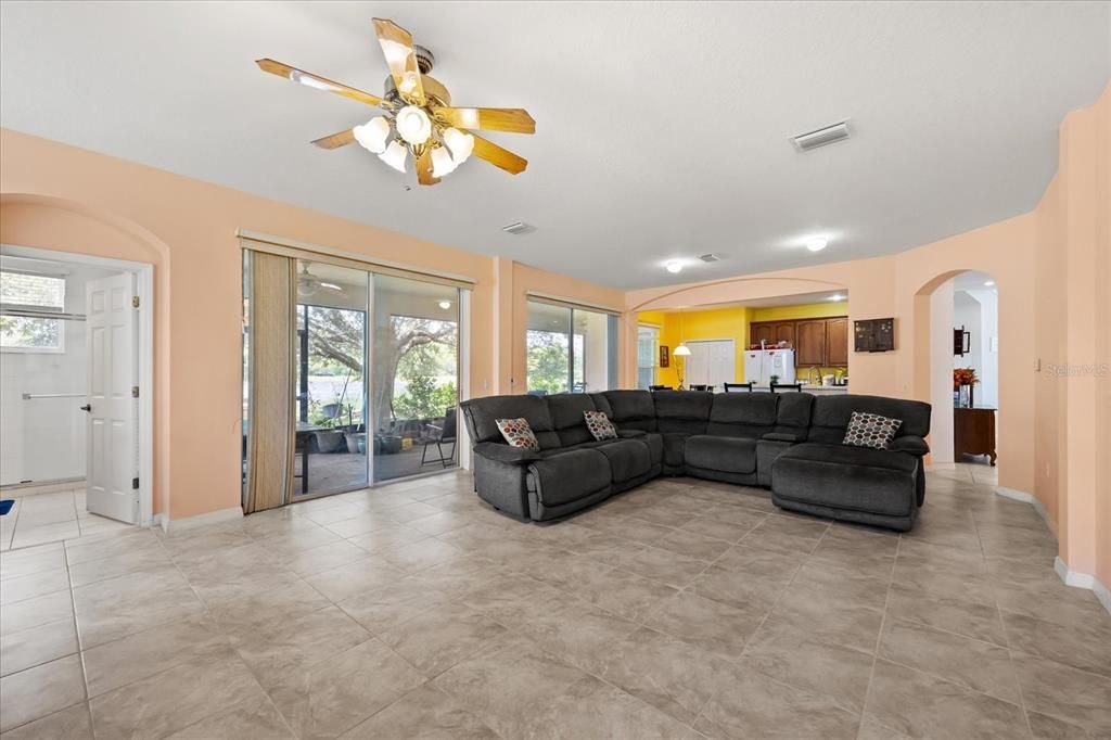 En Venta: $499,900 (5 camas, 4 baños, 3425 Pies cuadrados)