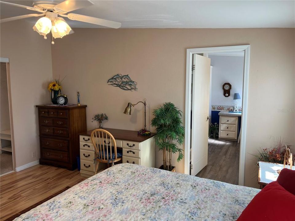 Activo con contrato: $285,000 (3 camas, 2 baños, 1852 Pies cuadrados)