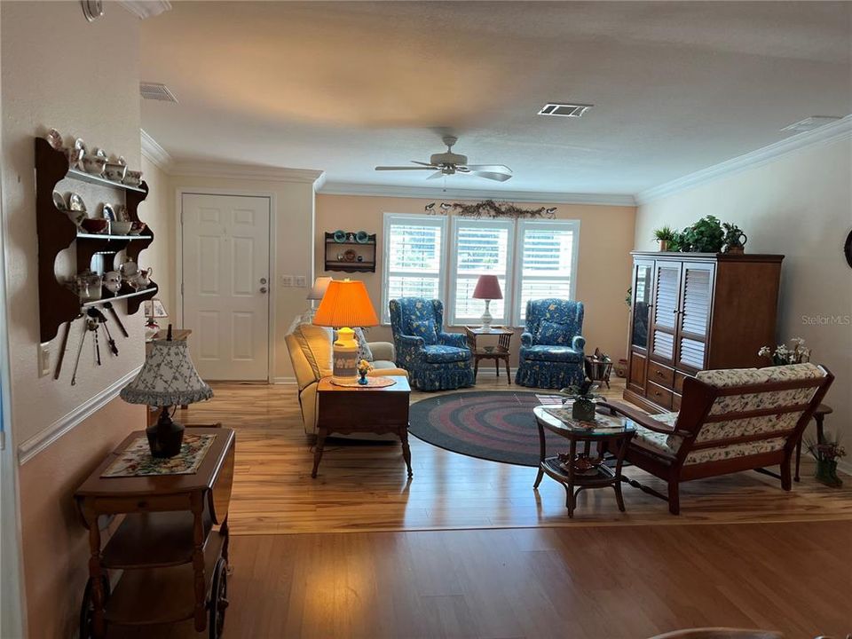 Activo con contrato: $285,000 (3 camas, 2 baños, 1852 Pies cuadrados)