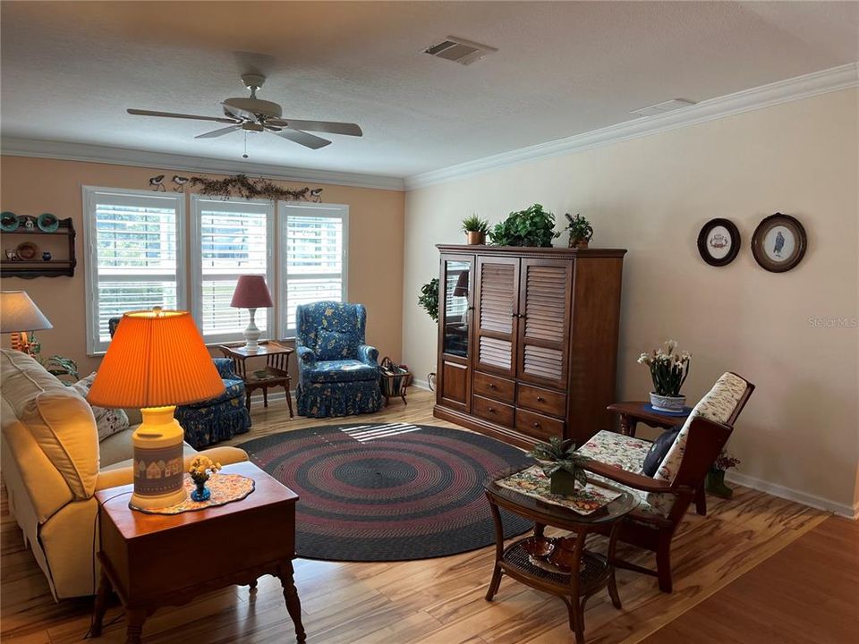 Activo con contrato: $285,000 (3 camas, 2 baños, 1852 Pies cuadrados)