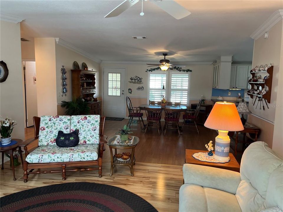 Activo con contrato: $285,000 (3 camas, 2 baños, 1852 Pies cuadrados)