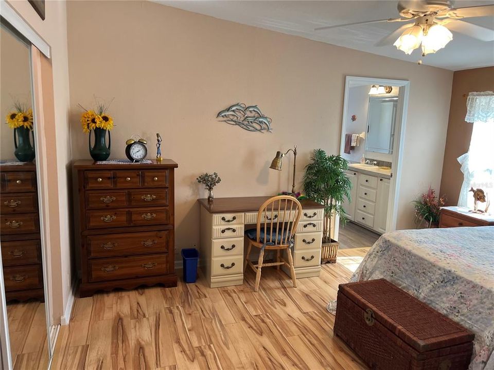 Activo con contrato: $285,000 (3 camas, 2 baños, 1852 Pies cuadrados)