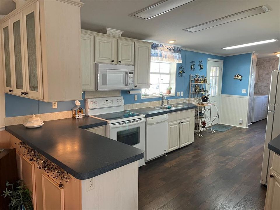 Activo con contrato: $285,000 (3 camas, 2 baños, 1852 Pies cuadrados)