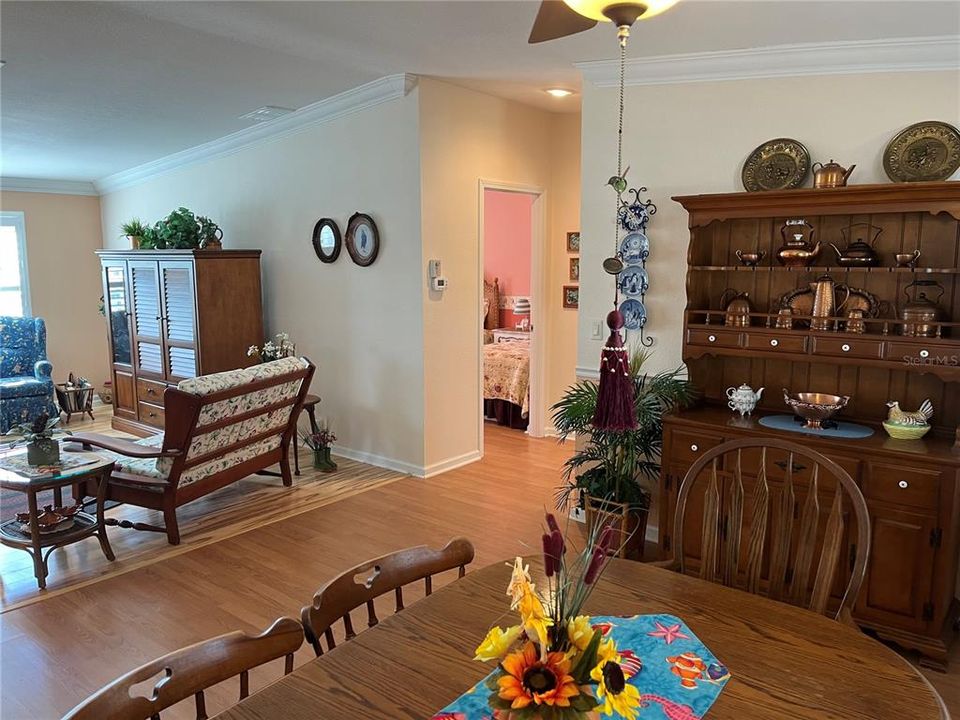 Activo con contrato: $285,000 (3 camas, 2 baños, 1852 Pies cuadrados)