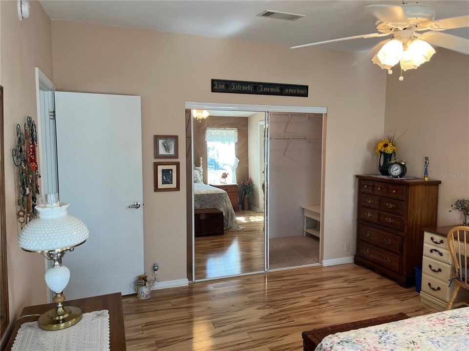 Activo con contrato: $285,000 (3 camas, 2 baños, 1852 Pies cuadrados)