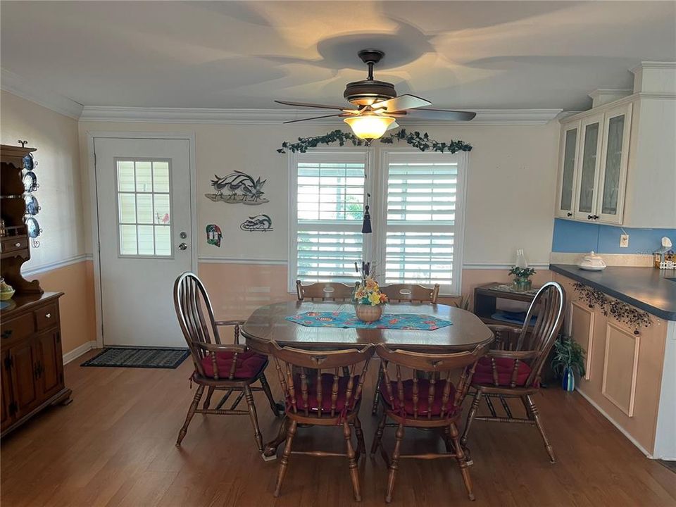 Activo con contrato: $285,000 (3 camas, 2 baños, 1852 Pies cuadrados)