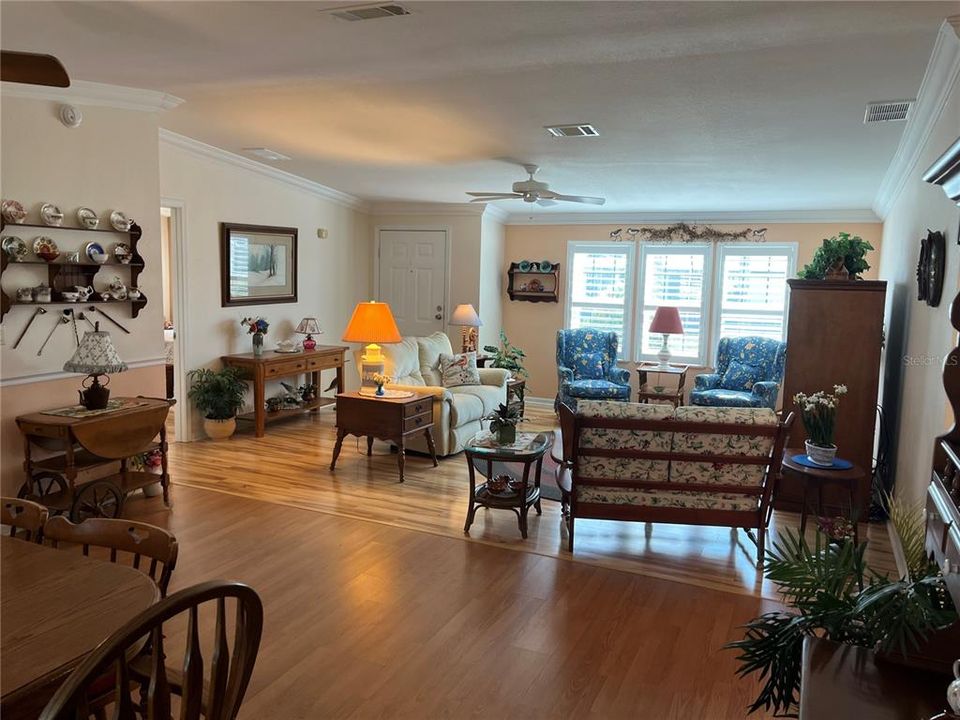 Activo con contrato: $285,000 (3 camas, 2 baños, 1852 Pies cuadrados)