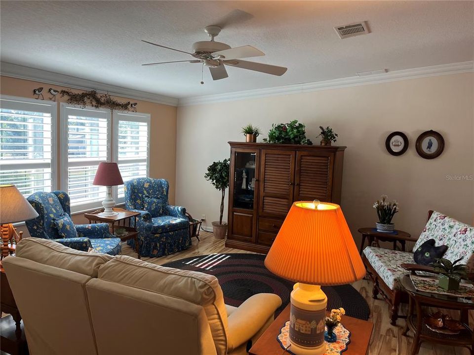 Activo con contrato: $285,000 (3 camas, 2 baños, 1852 Pies cuadrados)