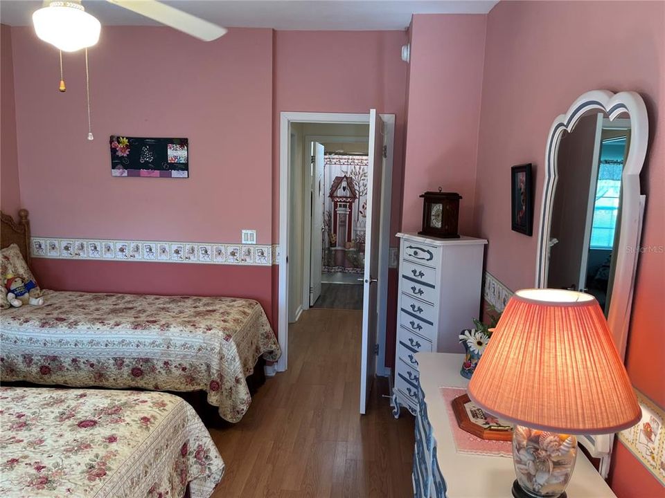 Activo con contrato: $285,000 (3 camas, 2 baños, 1852 Pies cuadrados)