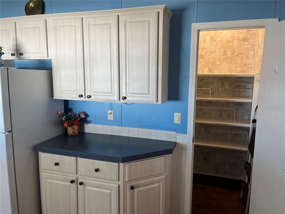 Activo con contrato: $285,000 (3 camas, 2 baños, 1852 Pies cuadrados)