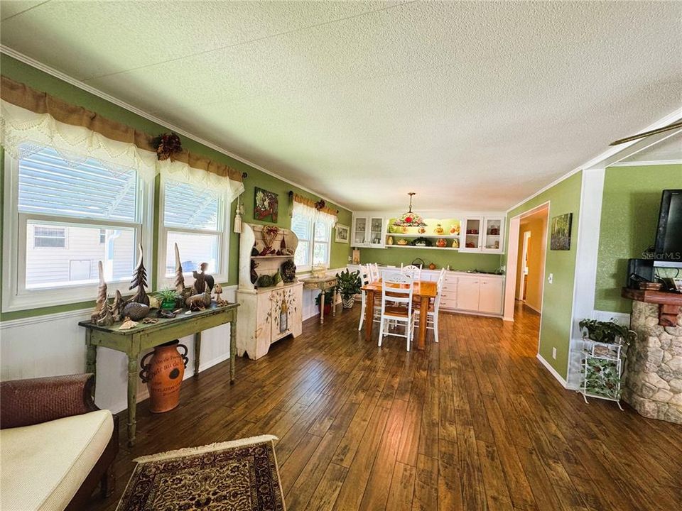 待售: $199,900 (2 贝兹, 2 浴室, 1360 平方英尺)