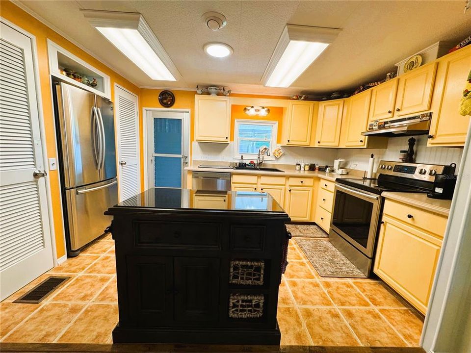 待售: $199,900 (2 贝兹, 2 浴室, 1360 平方英尺)