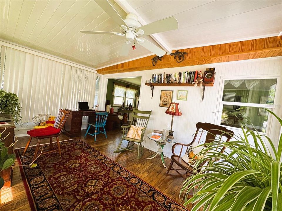 待售: $199,900 (2 贝兹, 2 浴室, 1360 平方英尺)