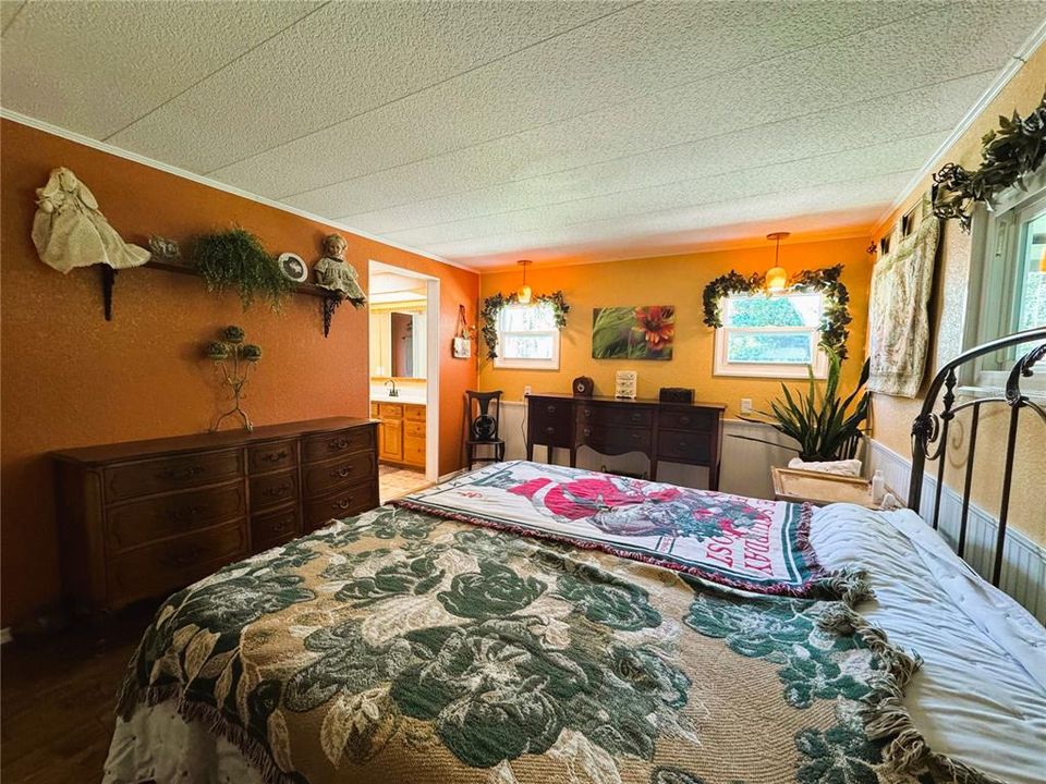 待售: $199,900 (2 贝兹, 2 浴室, 1360 平方英尺)