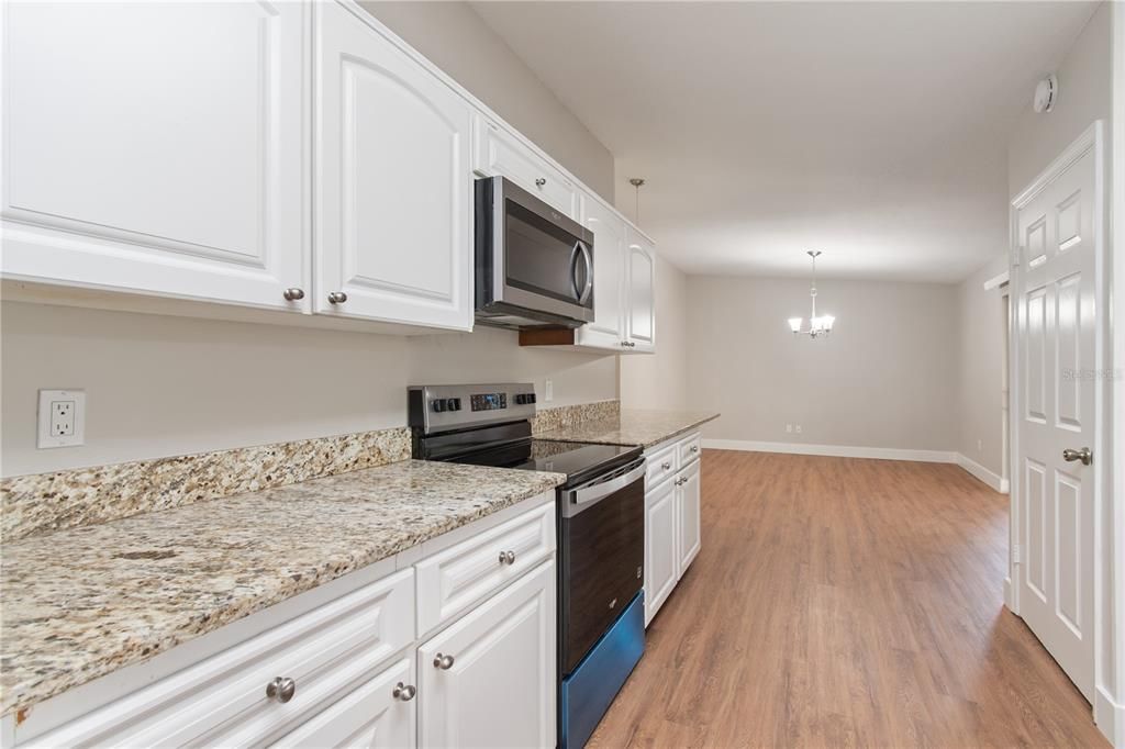 Activo con contrato: $389,900 (3 camas, 2 baños, 1600 Pies cuadrados)