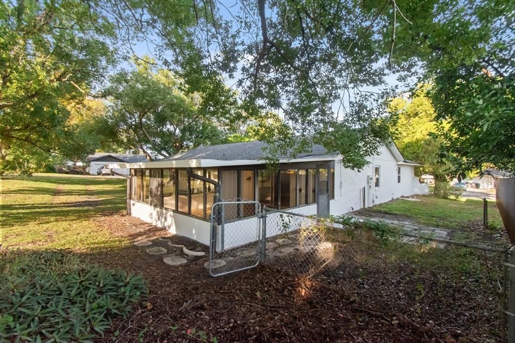 Activo con contrato: $389,900 (3 camas, 2 baños, 1600 Pies cuadrados)