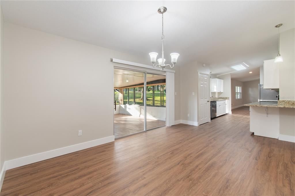 Activo con contrato: $389,900 (3 camas, 2 baños, 1600 Pies cuadrados)