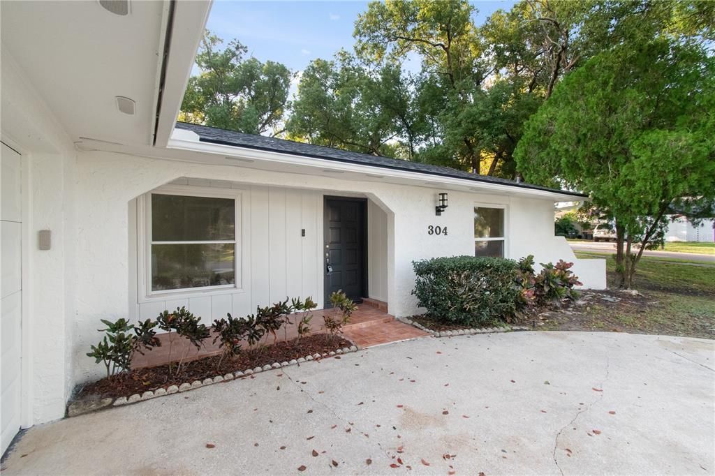 Activo con contrato: $389,900 (3 camas, 2 baños, 1600 Pies cuadrados)