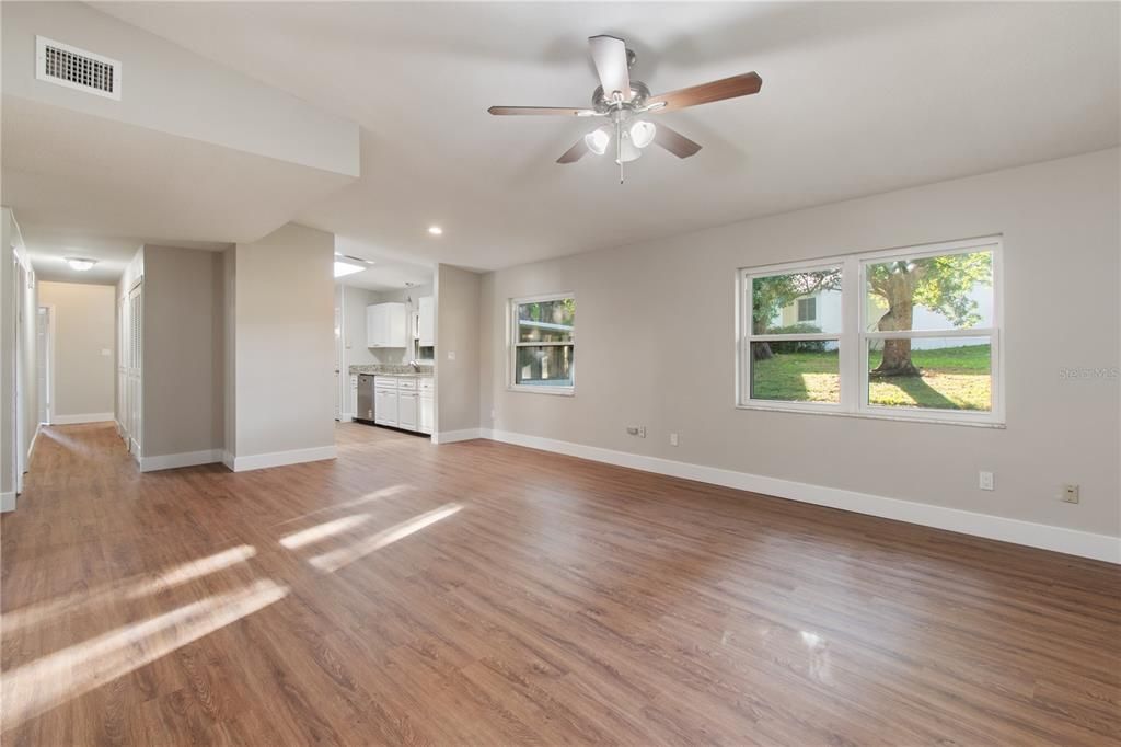 Activo con contrato: $389,900 (3 camas, 2 baños, 1600 Pies cuadrados)