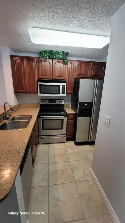 For Rent: $1,700 (2 beds, 2 baths, 990 Square Feet)