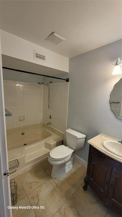 For Rent: $1,700 (2 beds, 2 baths, 990 Square Feet)