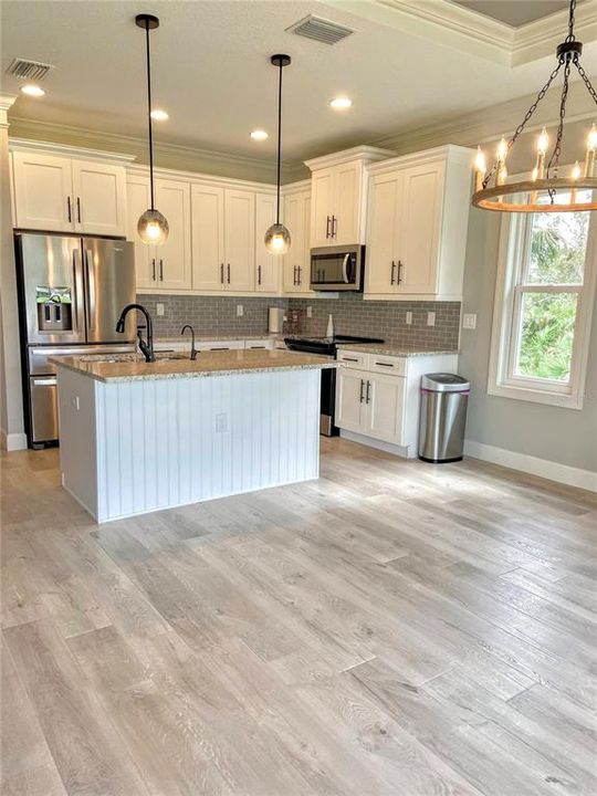 For Rent: $2,295 (3 beds, 2 baths, 1681 Square Feet)