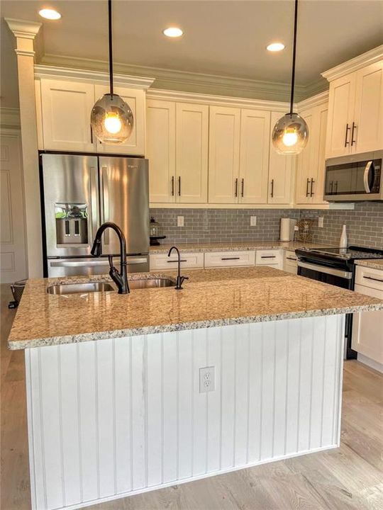 For Rent: $2,295 (3 beds, 2 baths, 1681 Square Feet)