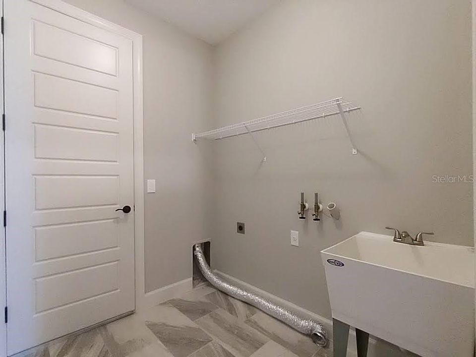 For Rent: $2,295 (3 beds, 2 baths, 1681 Square Feet)