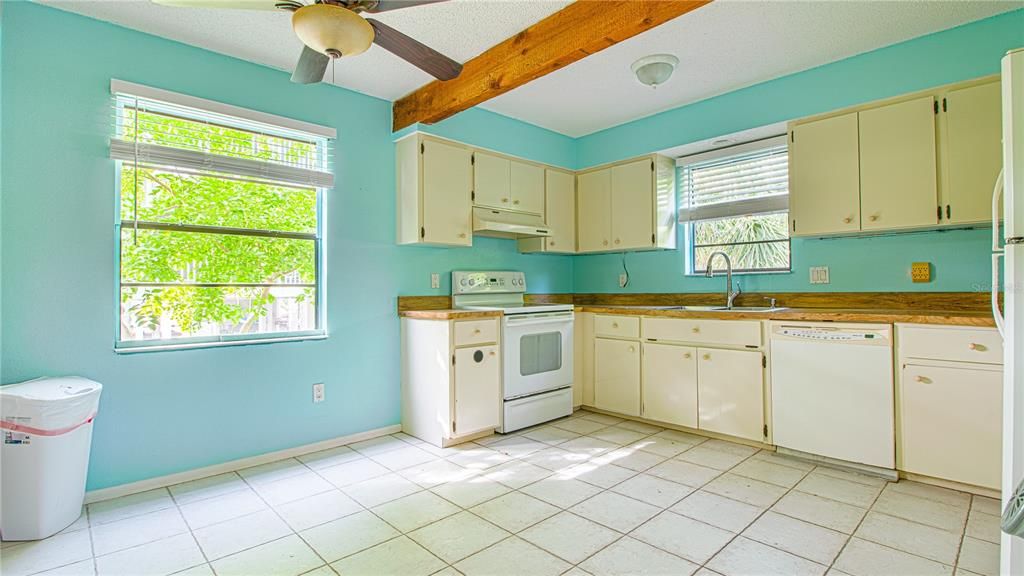 For Rent: $2,300 (2 beds, 1 baths, 1008 Square Feet)