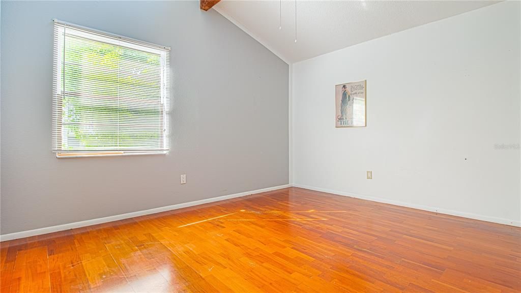 For Rent: $2,300 (2 beds, 1 baths, 1008 Square Feet)