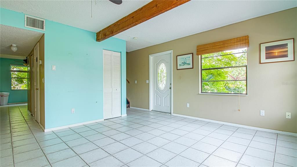 For Rent: $2,300 (2 beds, 1 baths, 1008 Square Feet)