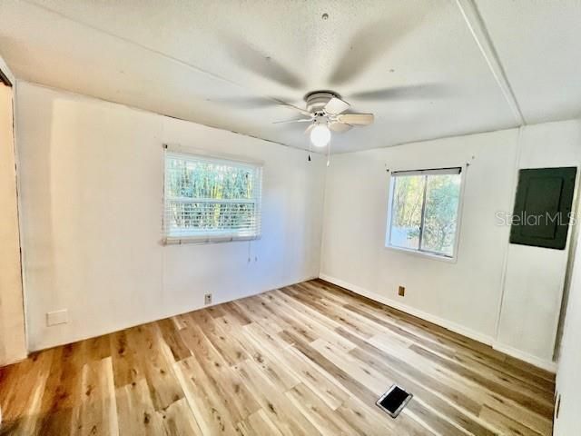 出租: $1,600 (3 贝兹, 2 浴室, 1152 平方英尺)