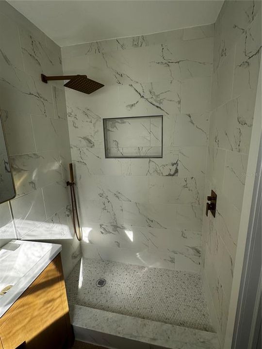 出租: $1,750 (1 贝兹, 1 浴室, 375 平方英尺)