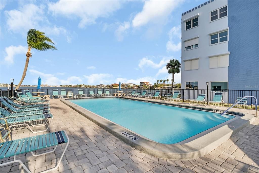 For Sale: $210,000 (1 beds, 1 baths, 1145 Square Feet)